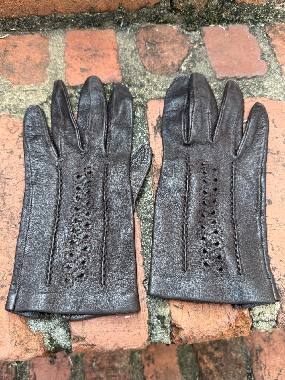 VTG Dark Brown Perforated Leather Gloves Unlined Point Openwork Sz 7 or 7.5